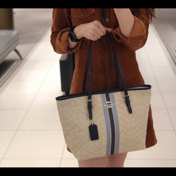 Coach Signature Tote - Picture 4 of 13